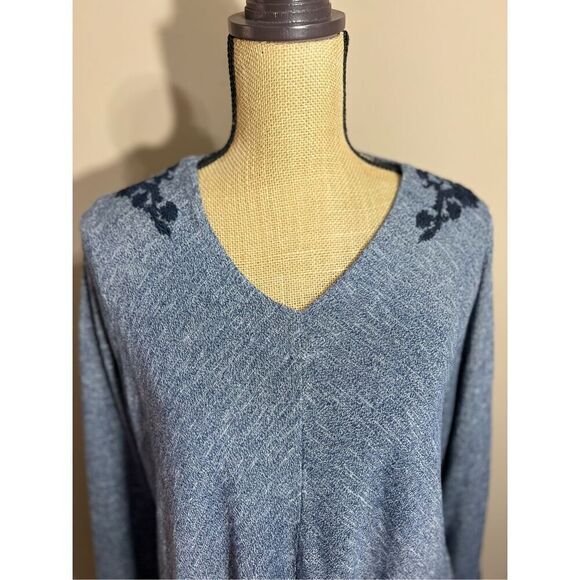 CJ Banks Knit Top Size 1X Heather Blue Pockets Long Sleeve Embroidered Tunic - Picture 3 of 13